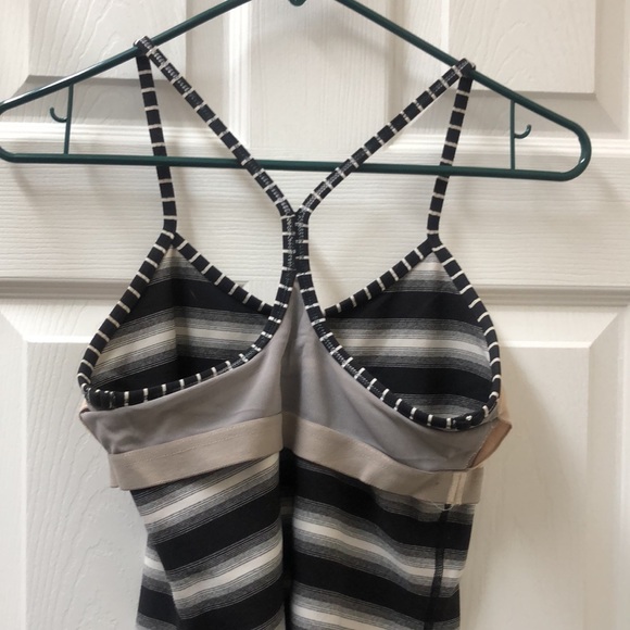 LIKE NEW! Lululemon Power Y Tank - Picture 9 of 11